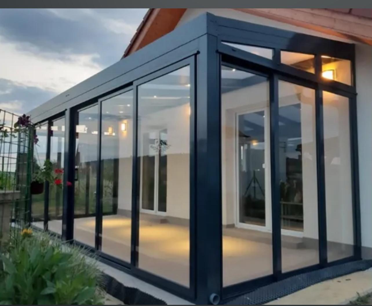 Véranda solaire aluminium avec panneaux photovoltaïques